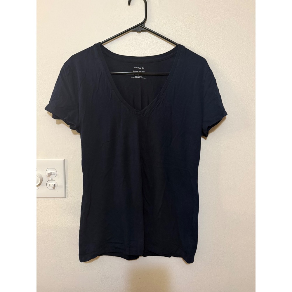 Banana Republic Timeless Tee V Neck Navy Size M Closet Staple